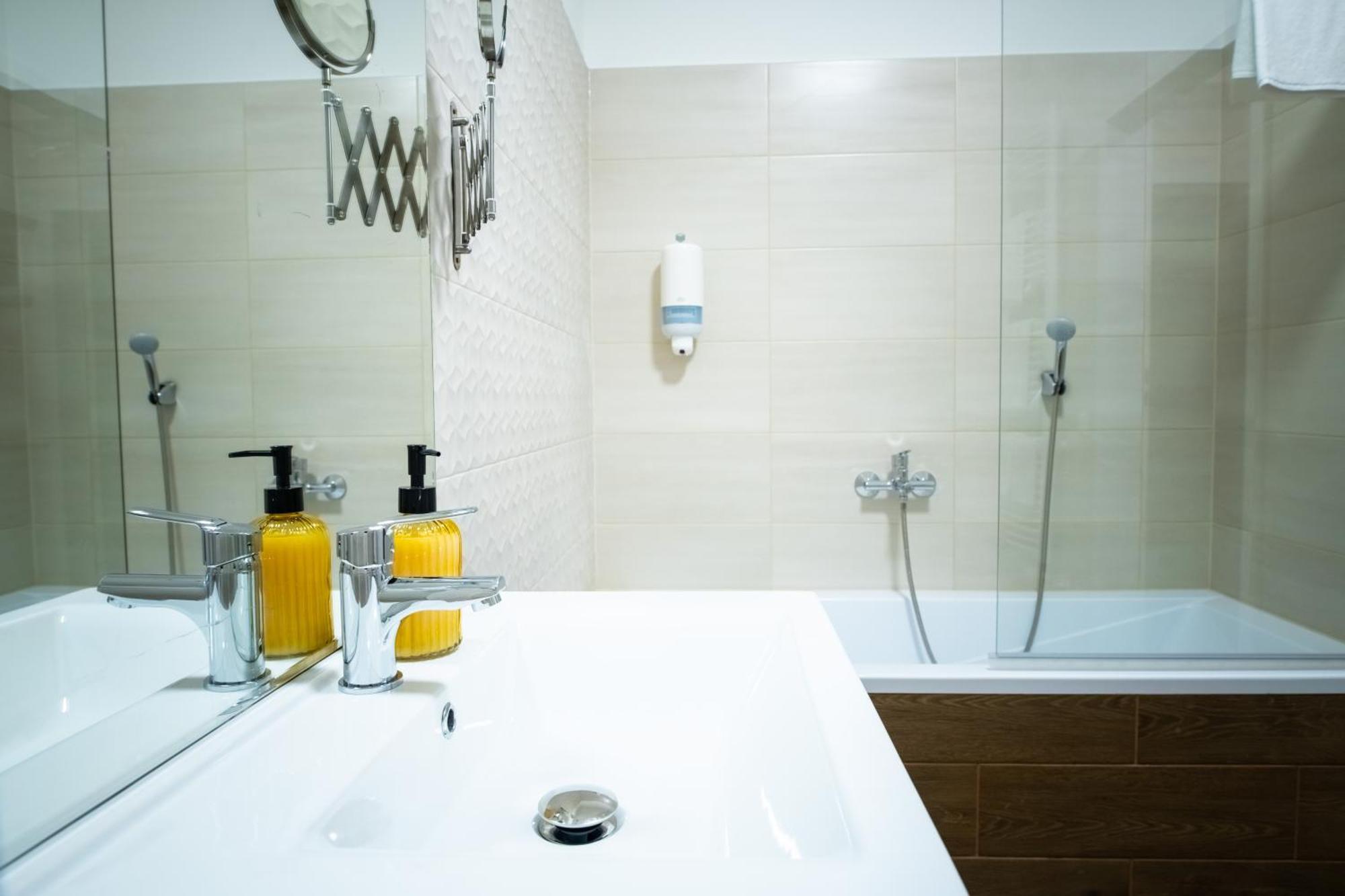 Elixir Panzio Bed and Breakfast Nyírbátor Εξωτερικό φωτογραφία