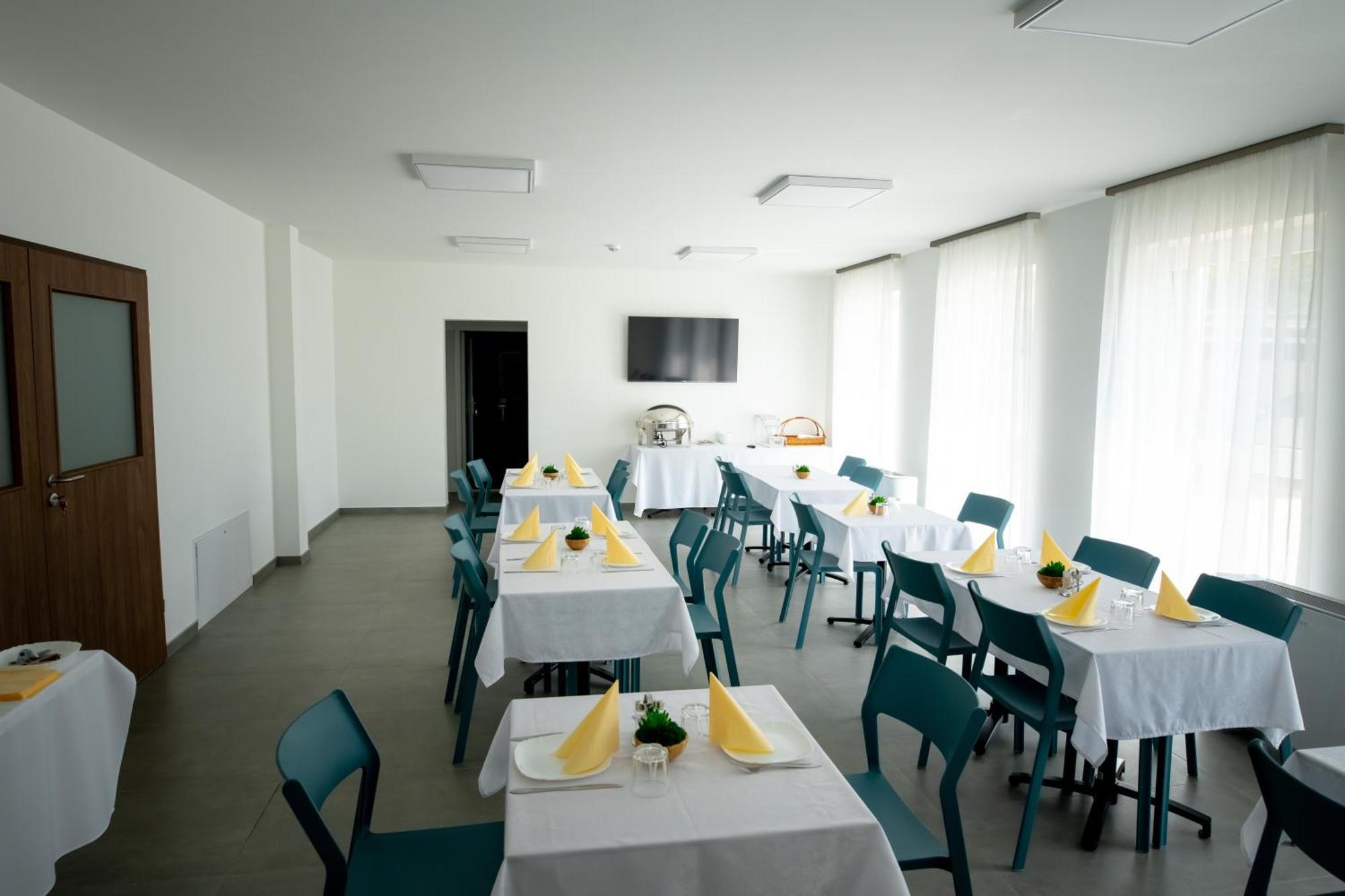 Elixir Panzio Bed and Breakfast Nyírbátor Εξωτερικό φωτογραφία